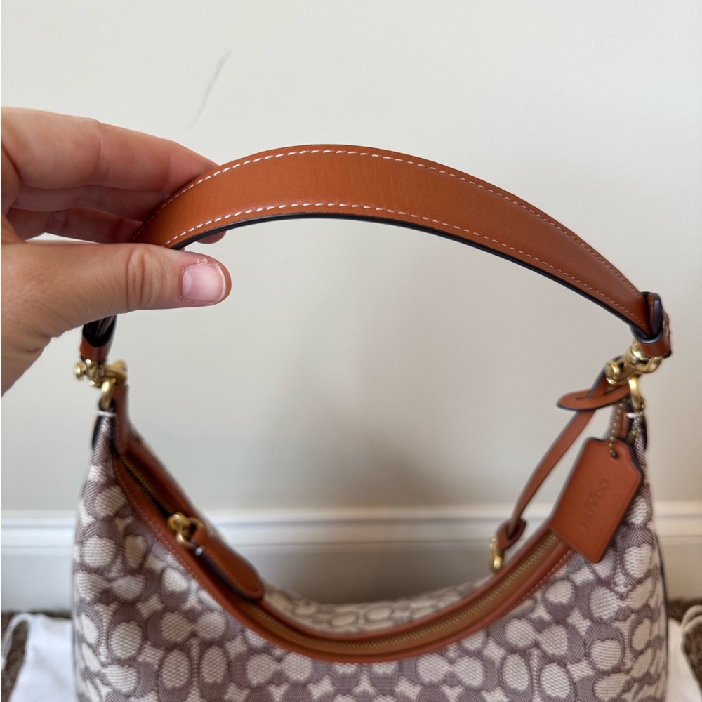 Coach Juliet Shoulder Bag 38 in Signature Jacquard - Picture 4 of 7